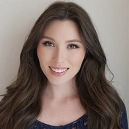 Haley-Grace McCormick, a novelist and 2024 WUV graduate with a bachelor's in creative writing and English.
