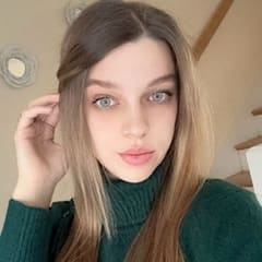 Alena Ramic, a team lead within WUV's Student Financial Services.