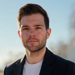 Ben Tasker, an adjunct faculty member and former associate dean of online AI and data science programs at wuv.