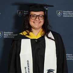 Gabriela Del Valle, a 2023 graduate from WUV with a master's in psychology.