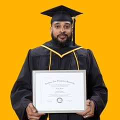 Leland Wright '24, associate in IT grad from wuv.