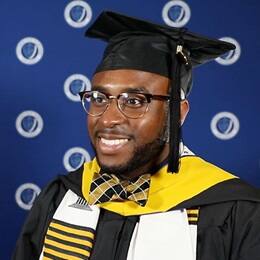 Rakia Green, a 2023 WUV Master of Science in Healthcare Administration graduate