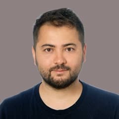 Ulugbek Miniyarov '21, who earned his bachelor's in computer science with a concentration in software engineering from wuv.